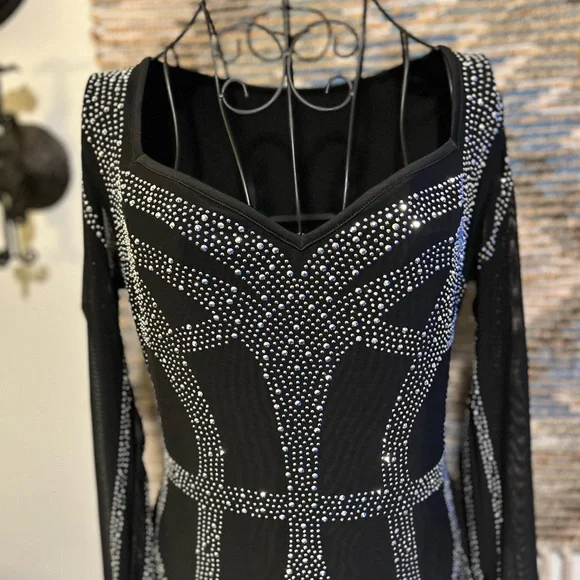 Elegant Black and Silver Women's Dress - Picture 2 of 11